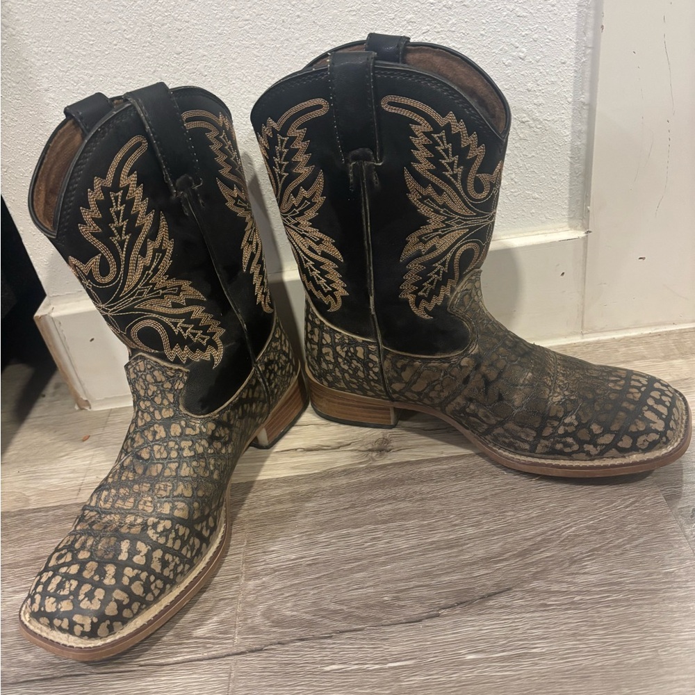 Justin’s Black and Tan Western Cowboy Boots